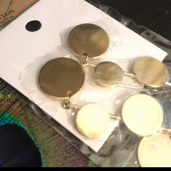 Dotsy Tiered Disc Drop Earrings - Picture 2 of 5